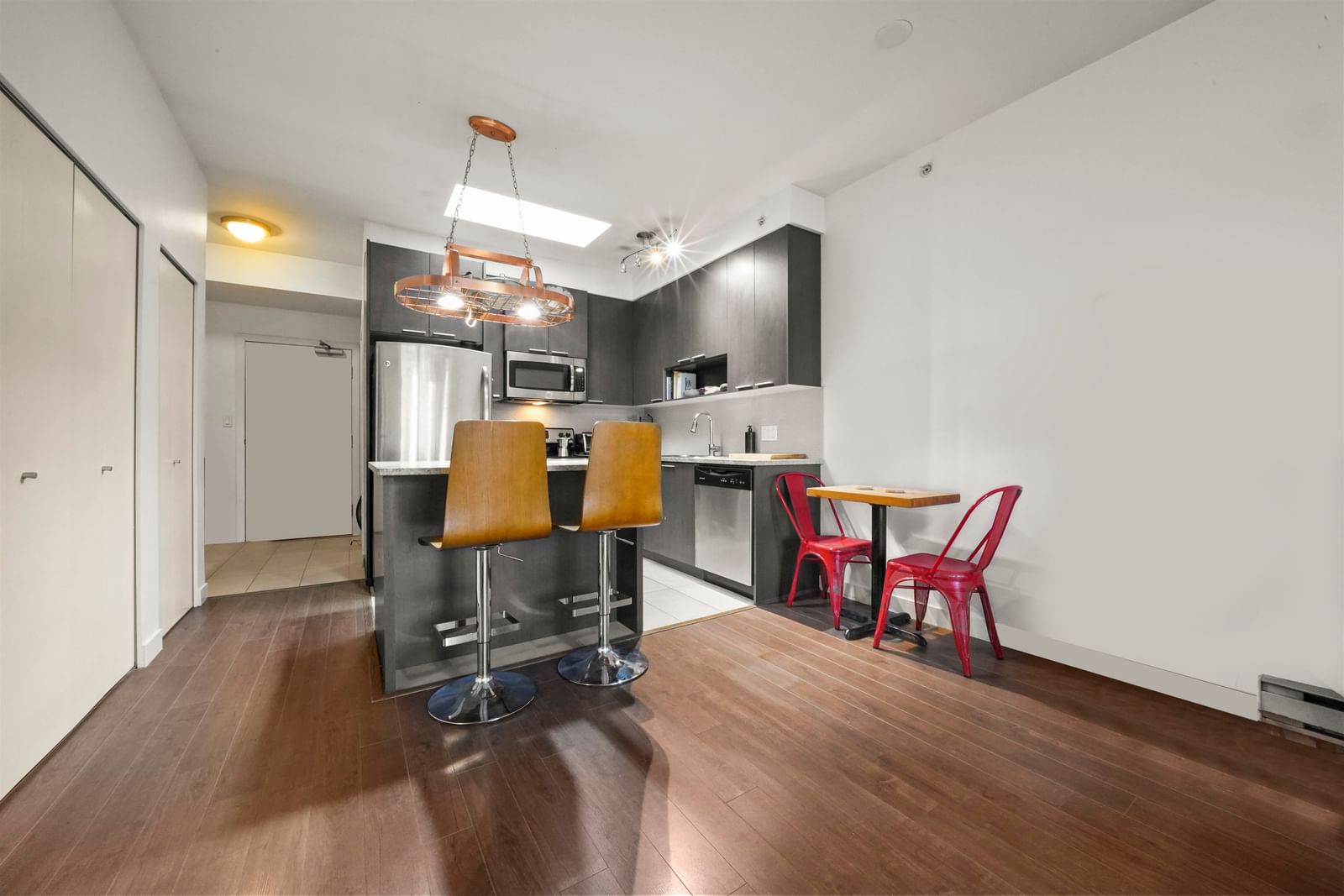 Listing Image 3
