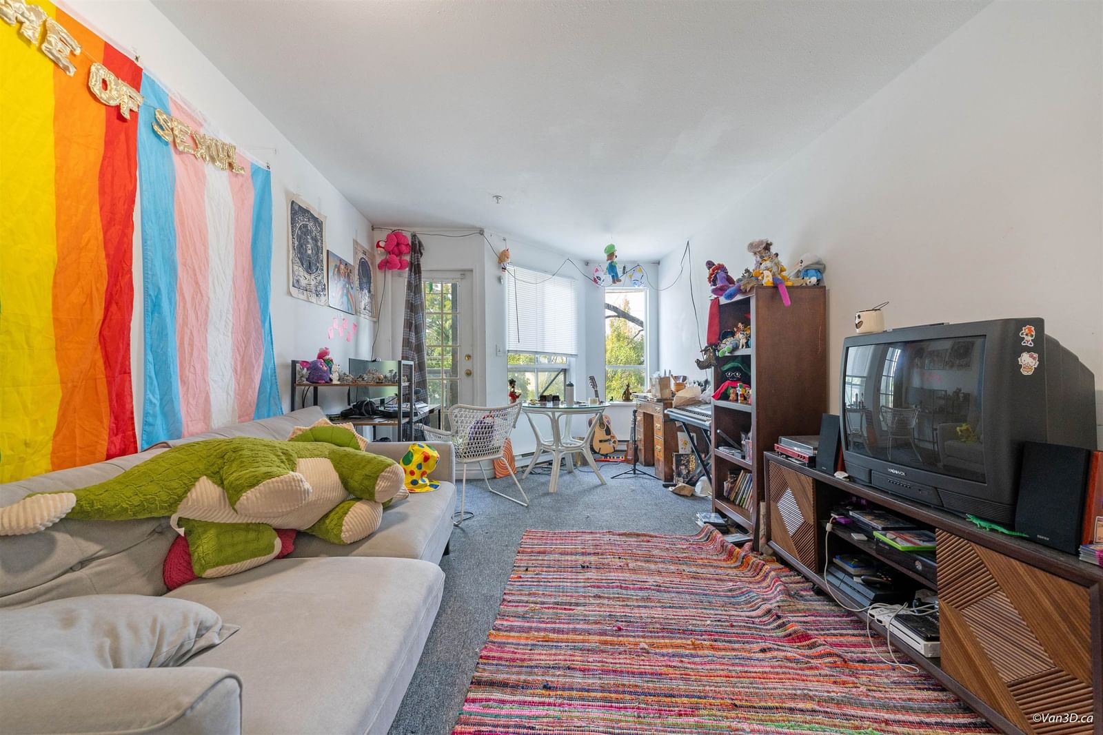 Listing Image 3