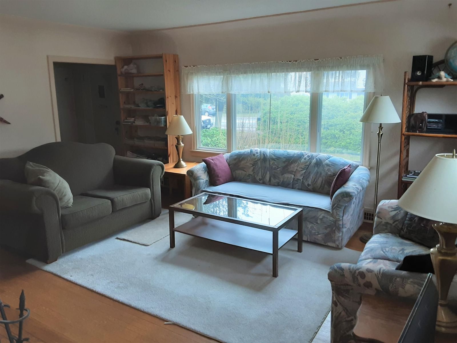 Listing Image 4