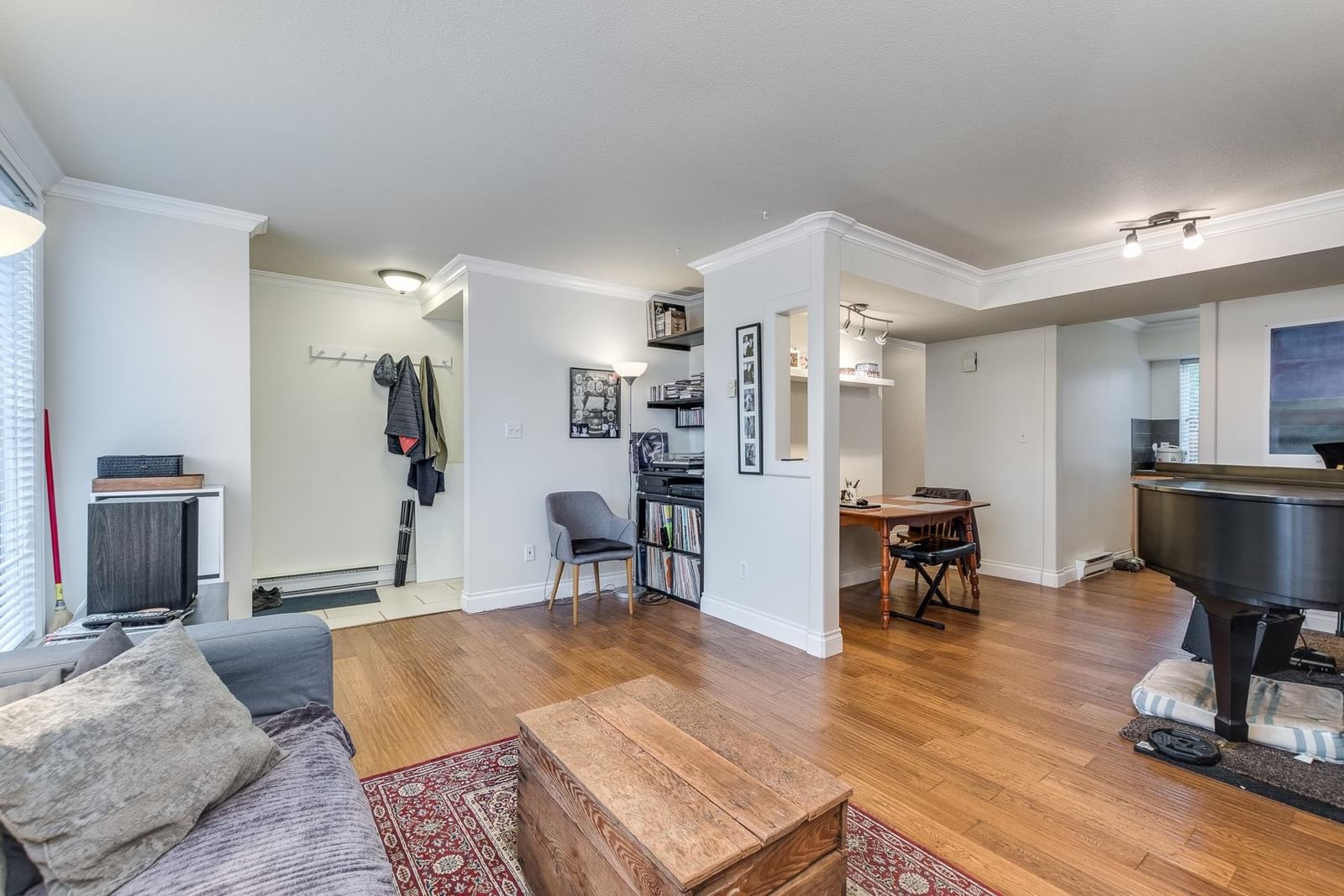Listing Image 5