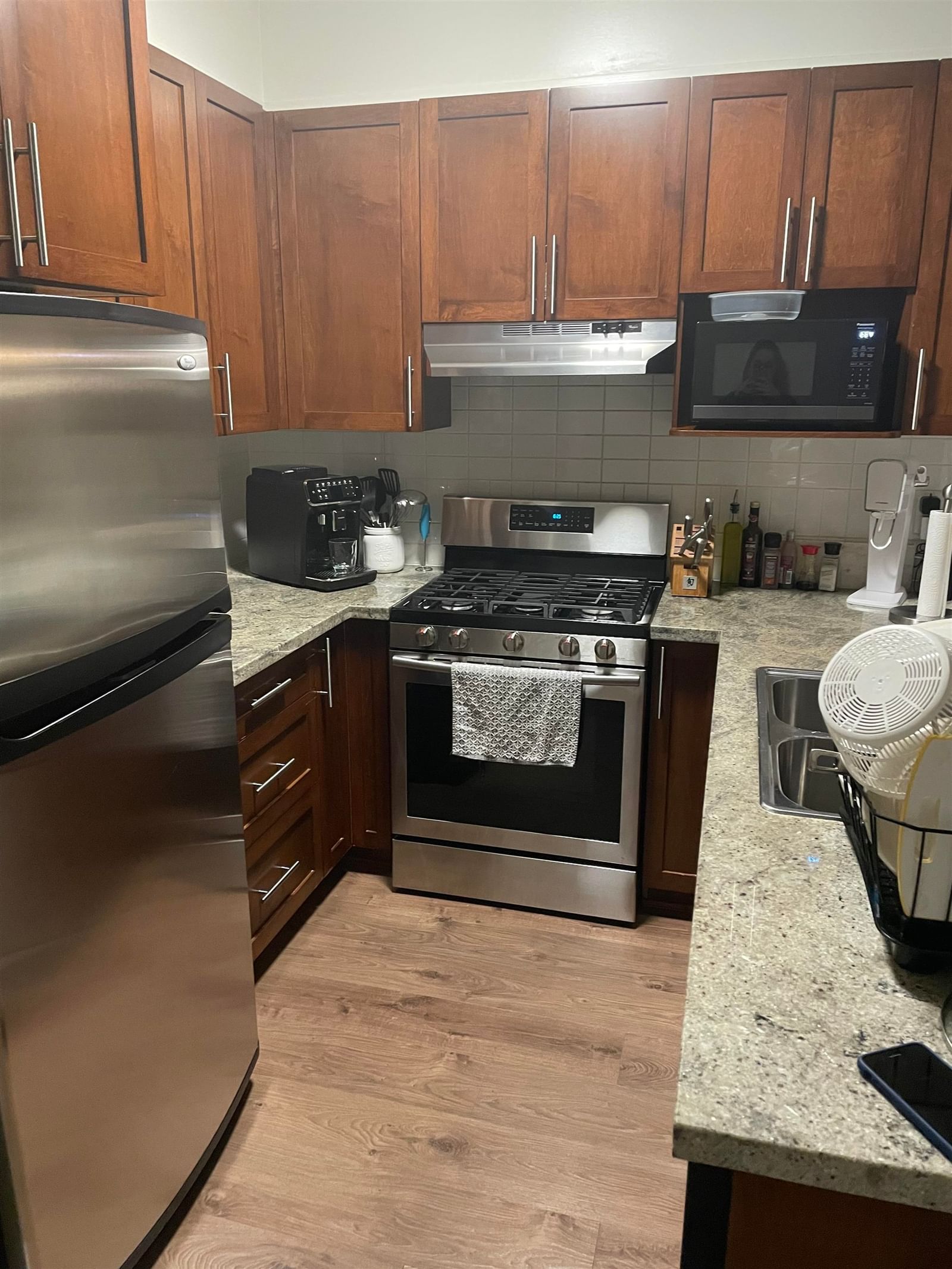 Listing Image 4