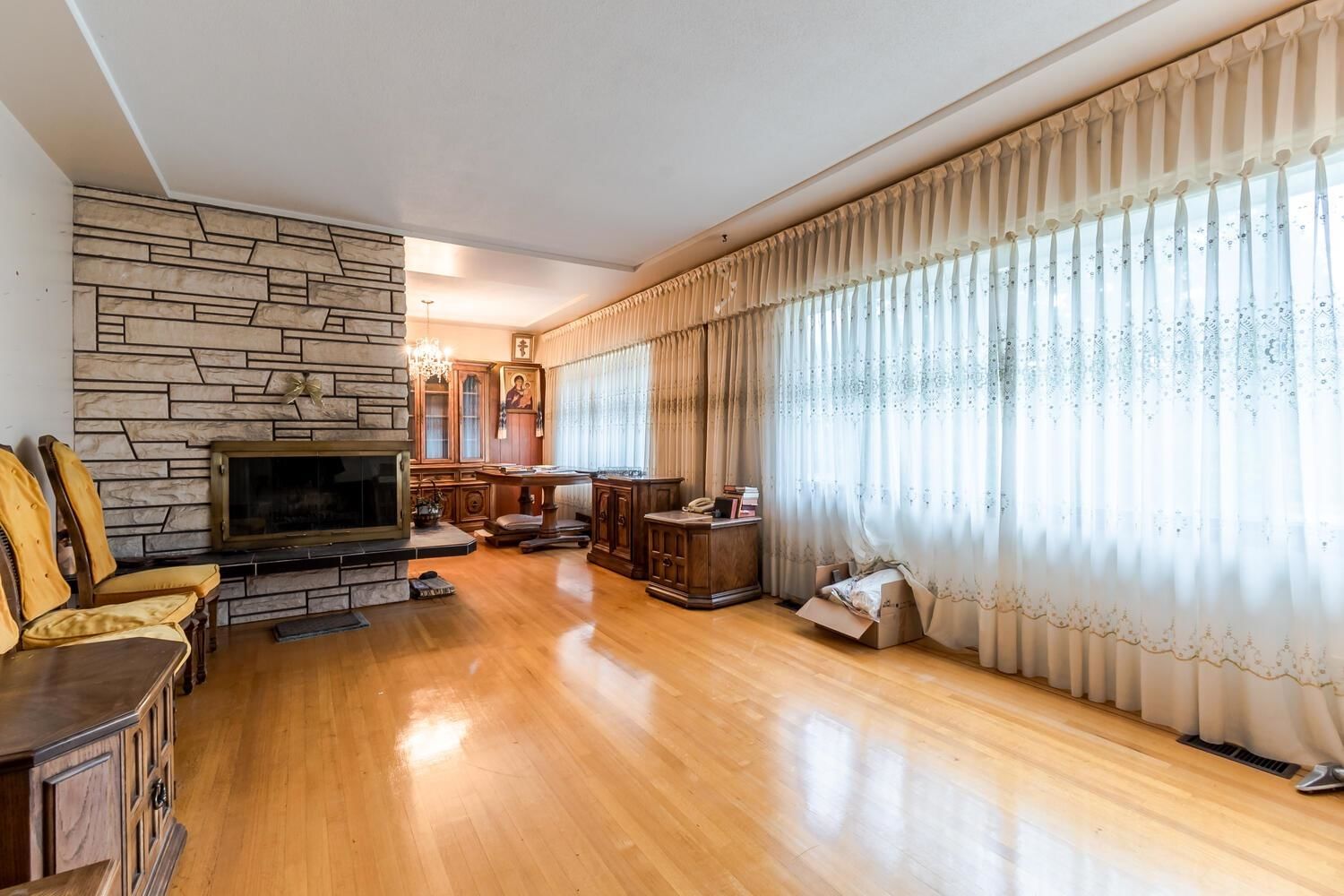 Listing Image 6