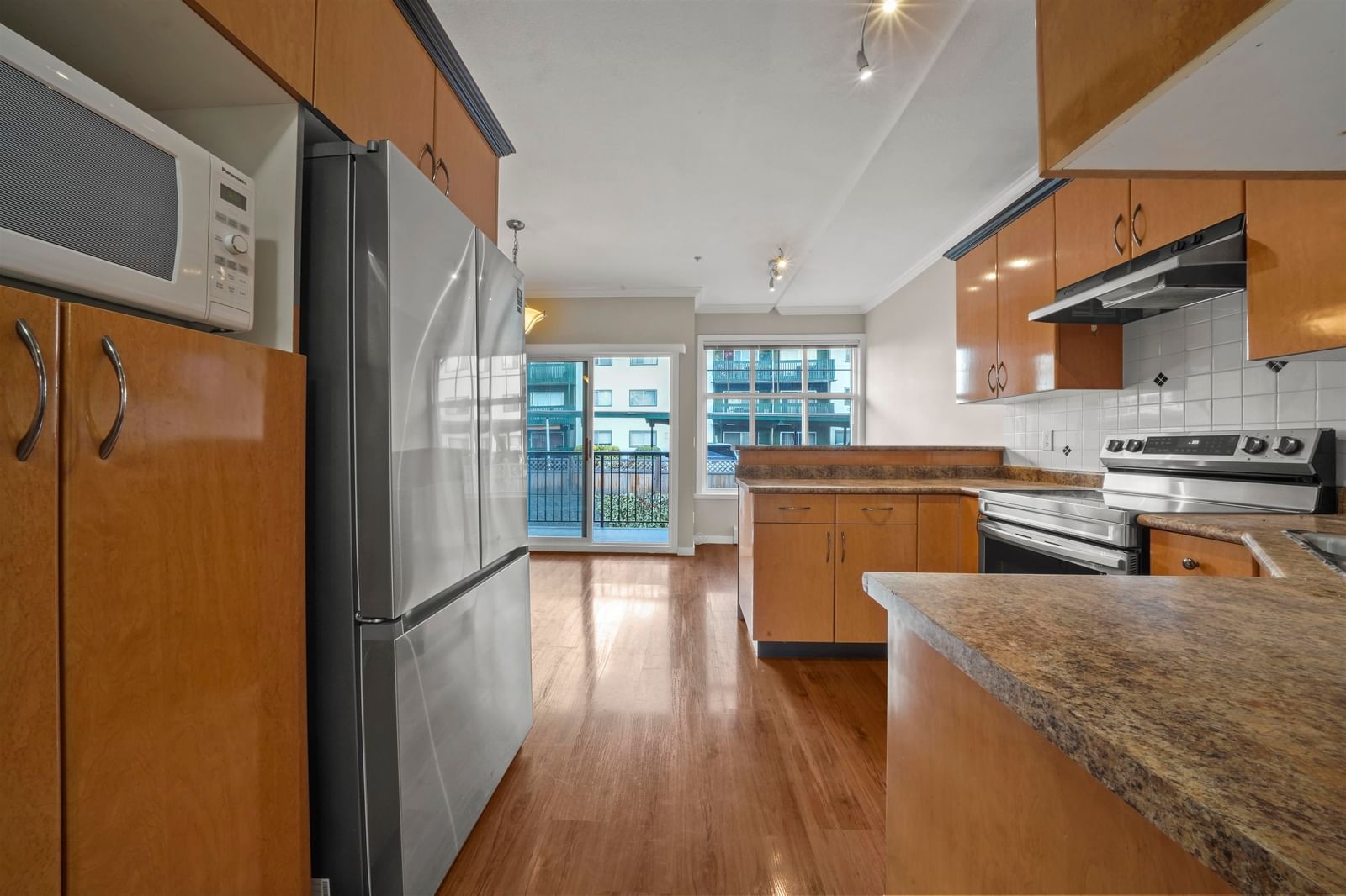Listing Image 6