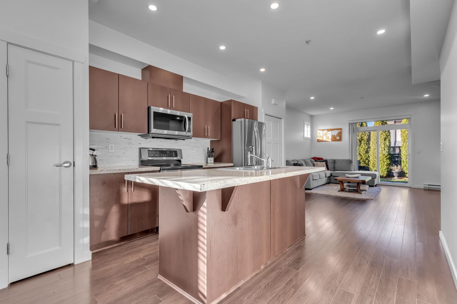Listing Image 12