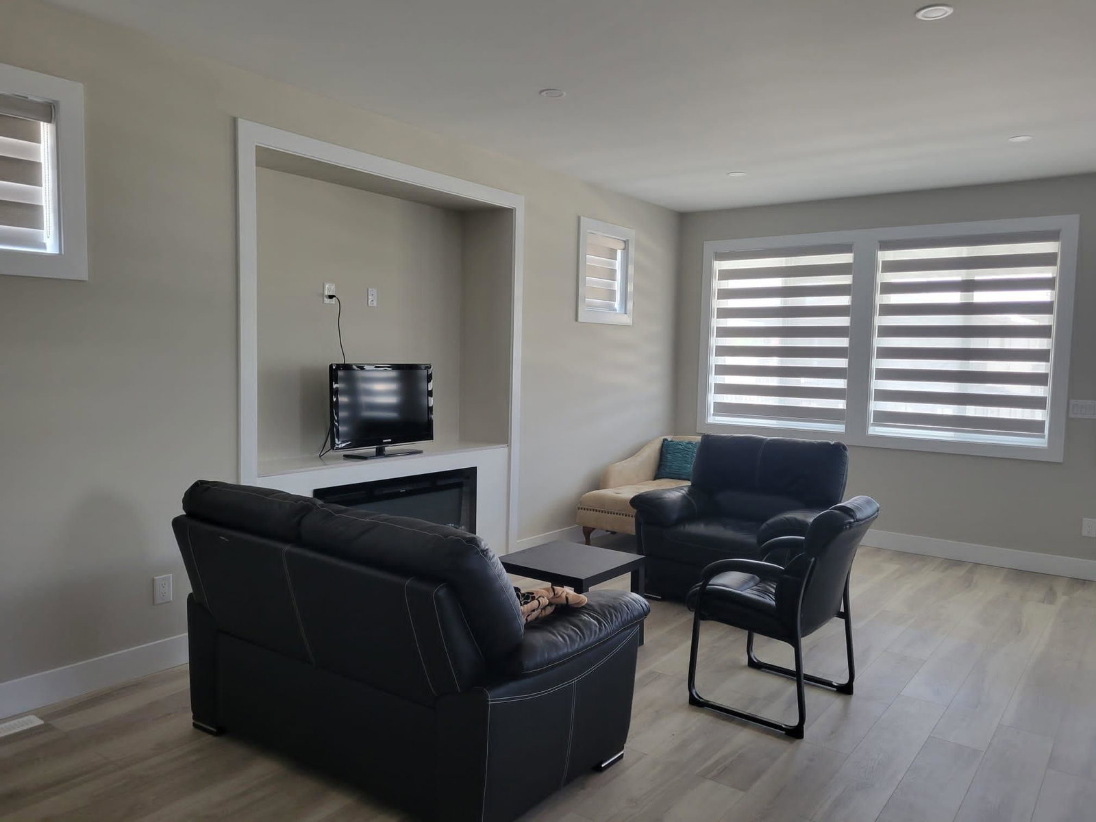 Listing Image 5
