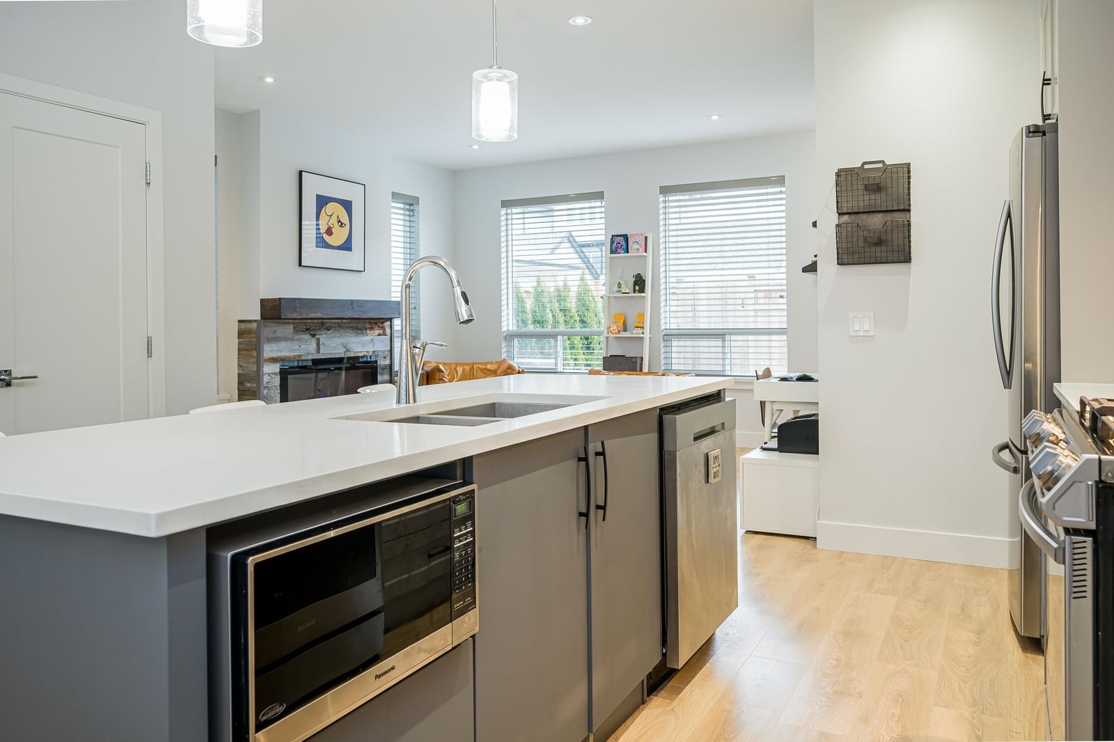 Listing Image 10