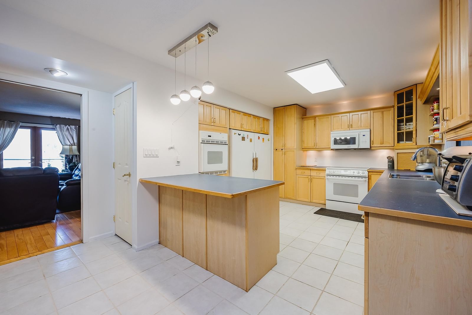 Listing Image 5