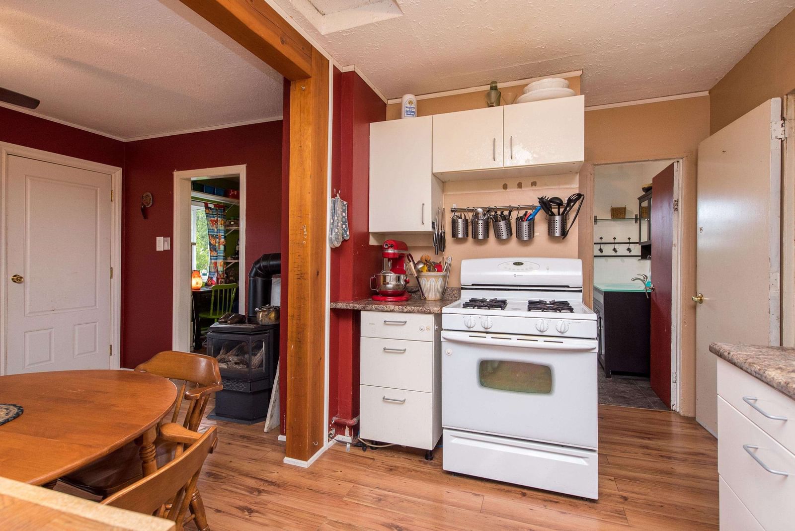 Listing Image 4