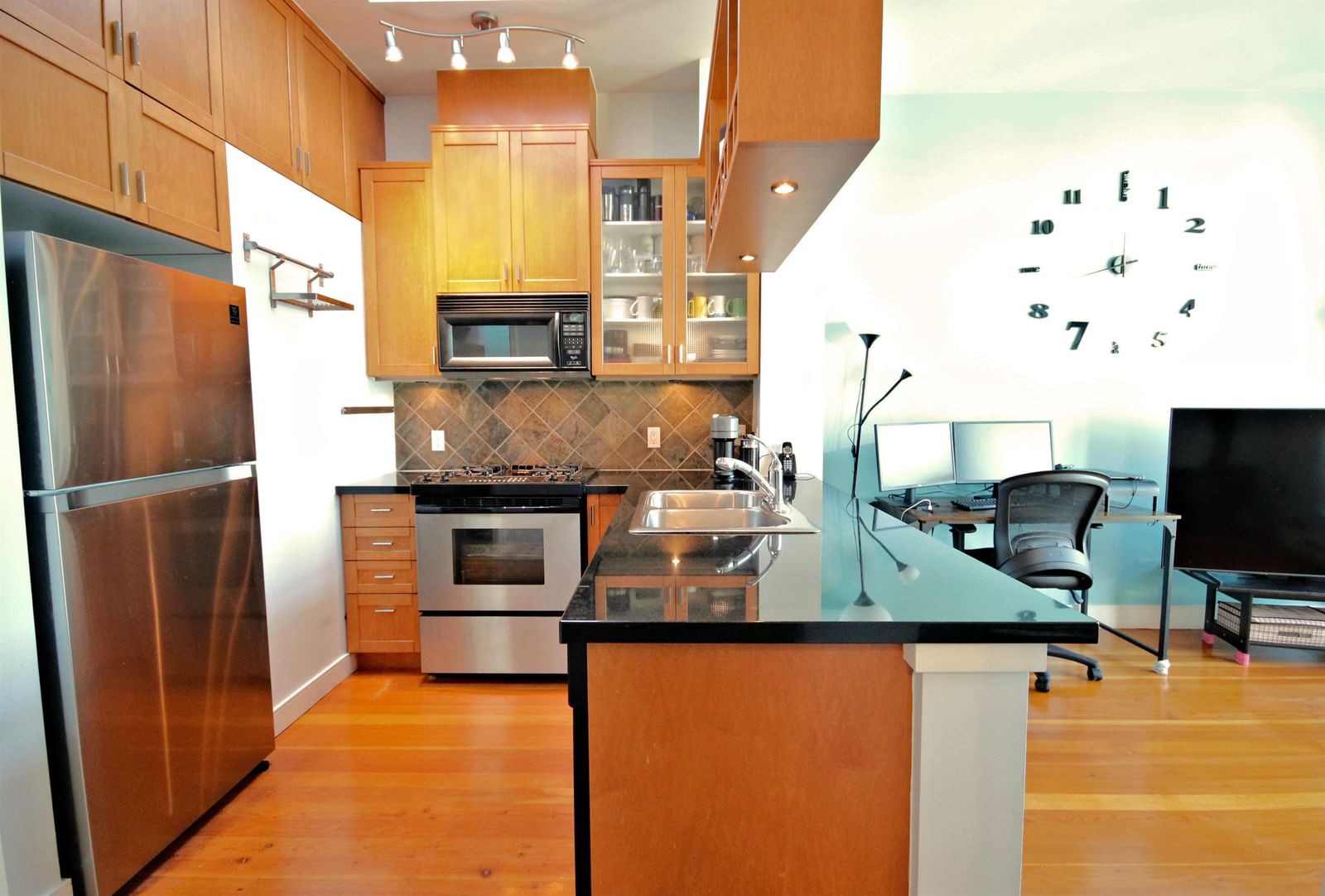 Listing photo 3