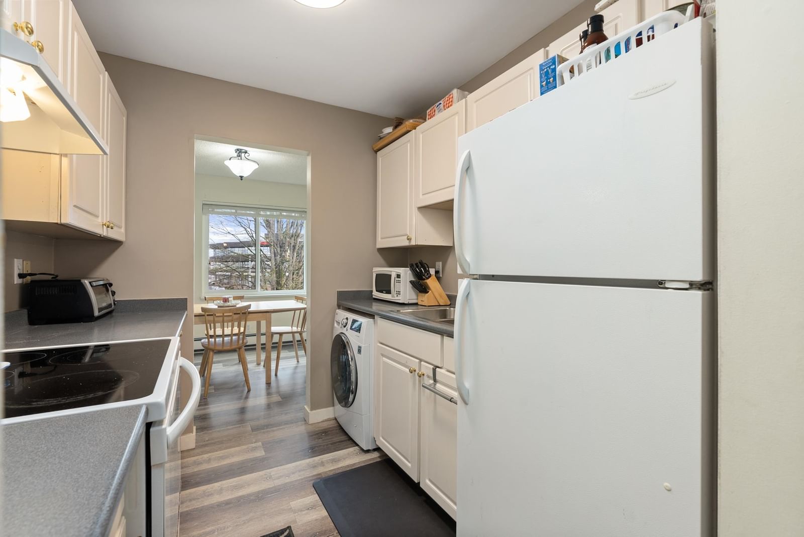 Listing Image 8