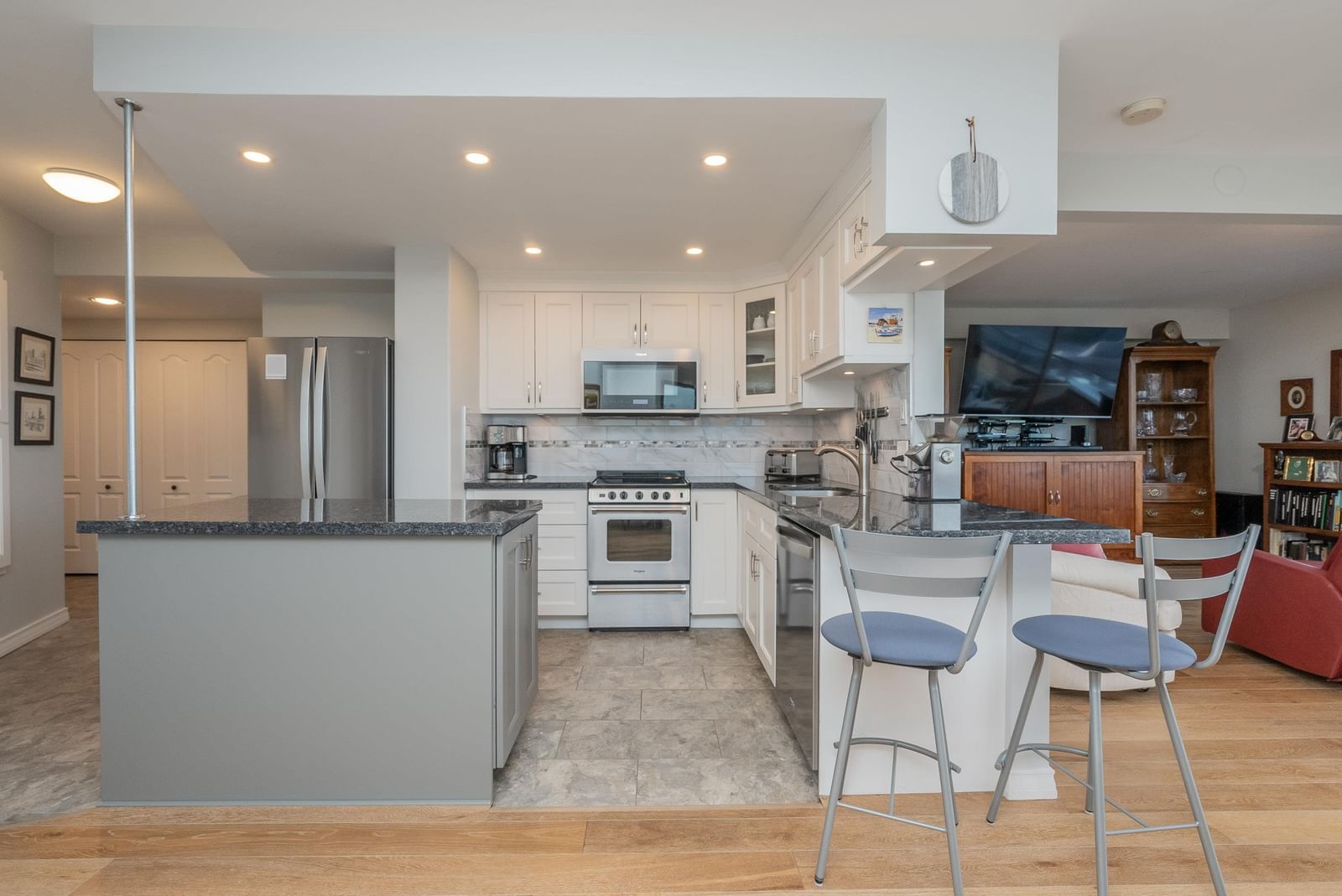 Listing Image 12