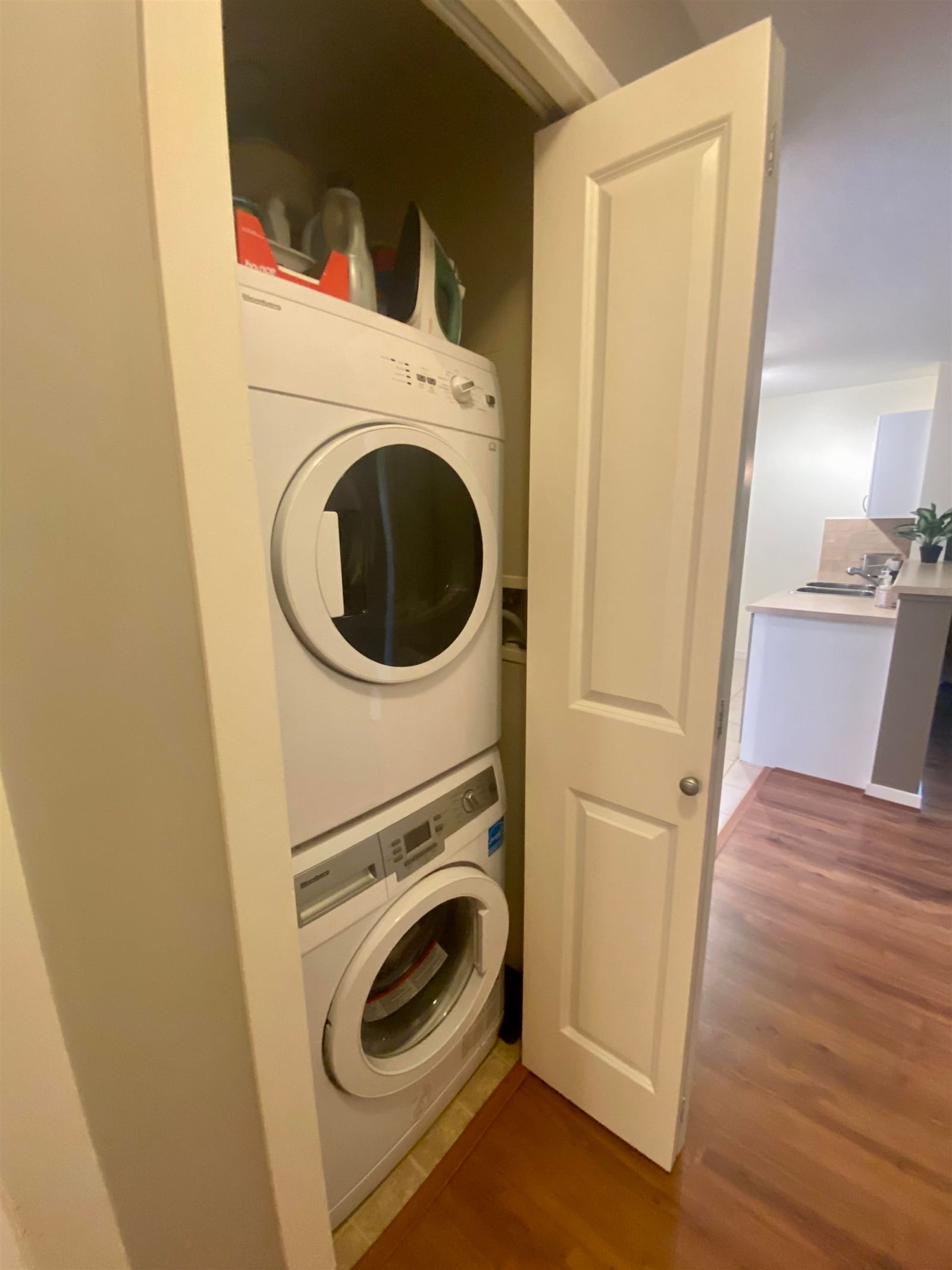 Listing Image 11