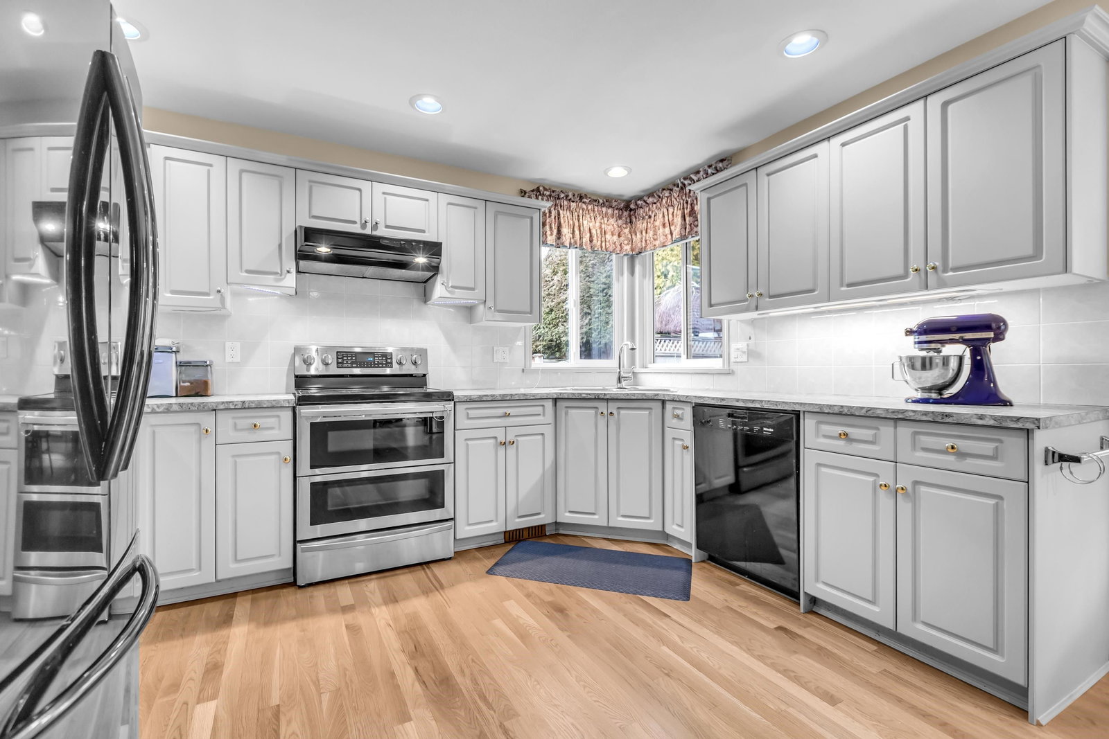Listing Image 10