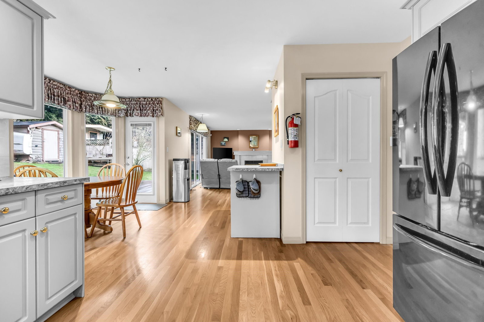 Listing Image 12