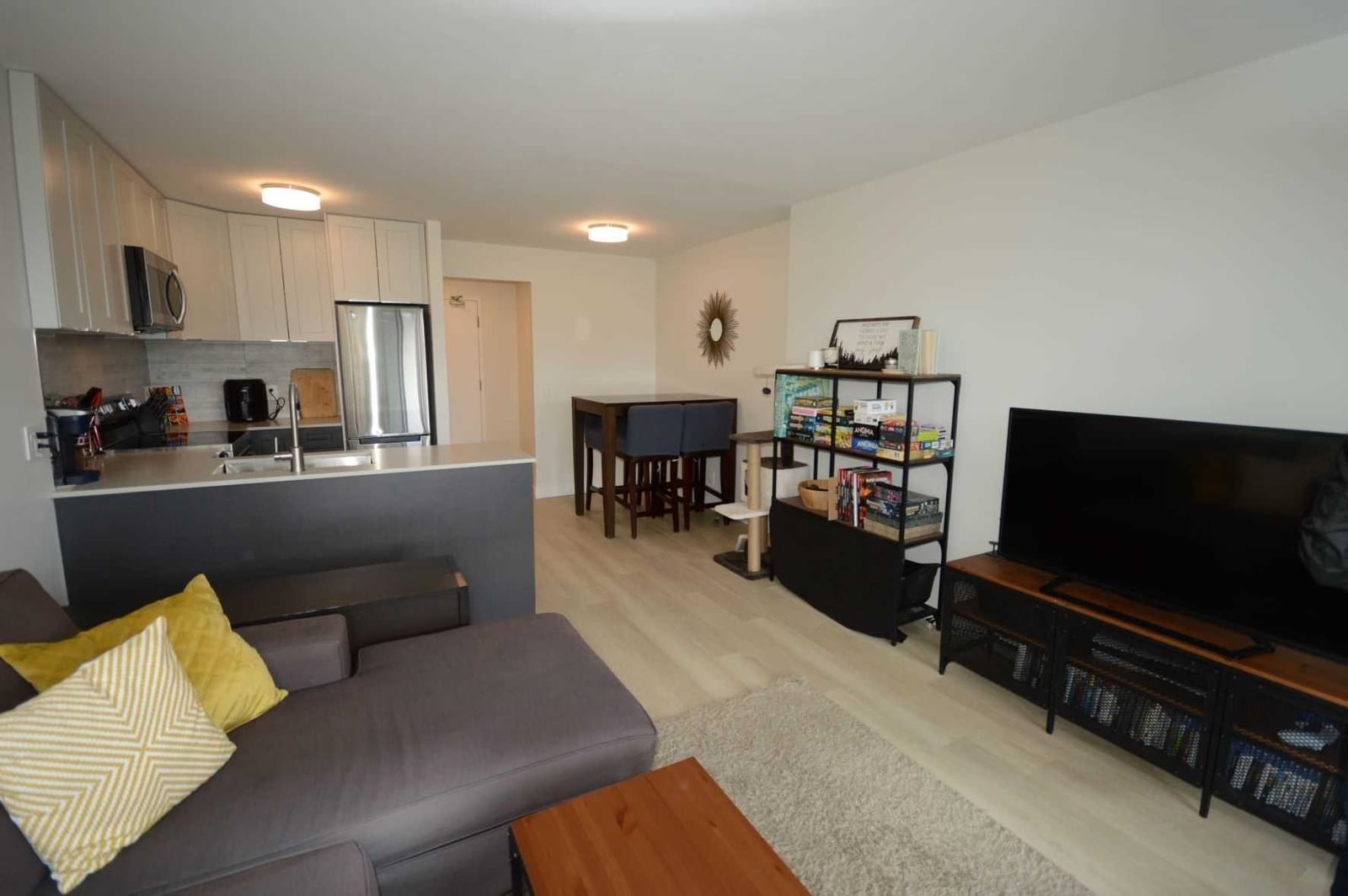 Listing Image 5