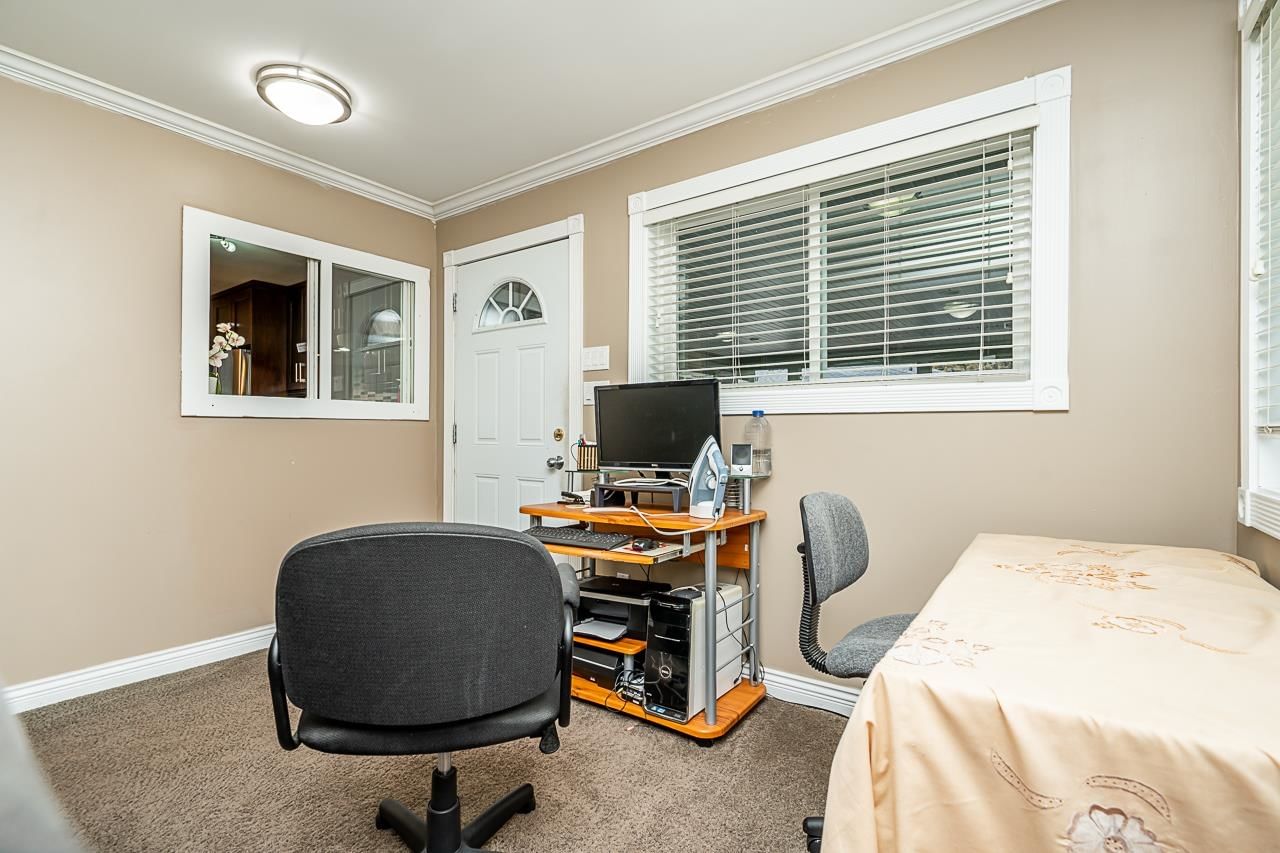 Listing Image 11