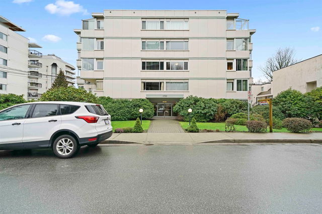 402 - 1750 Esquimalt Avenue