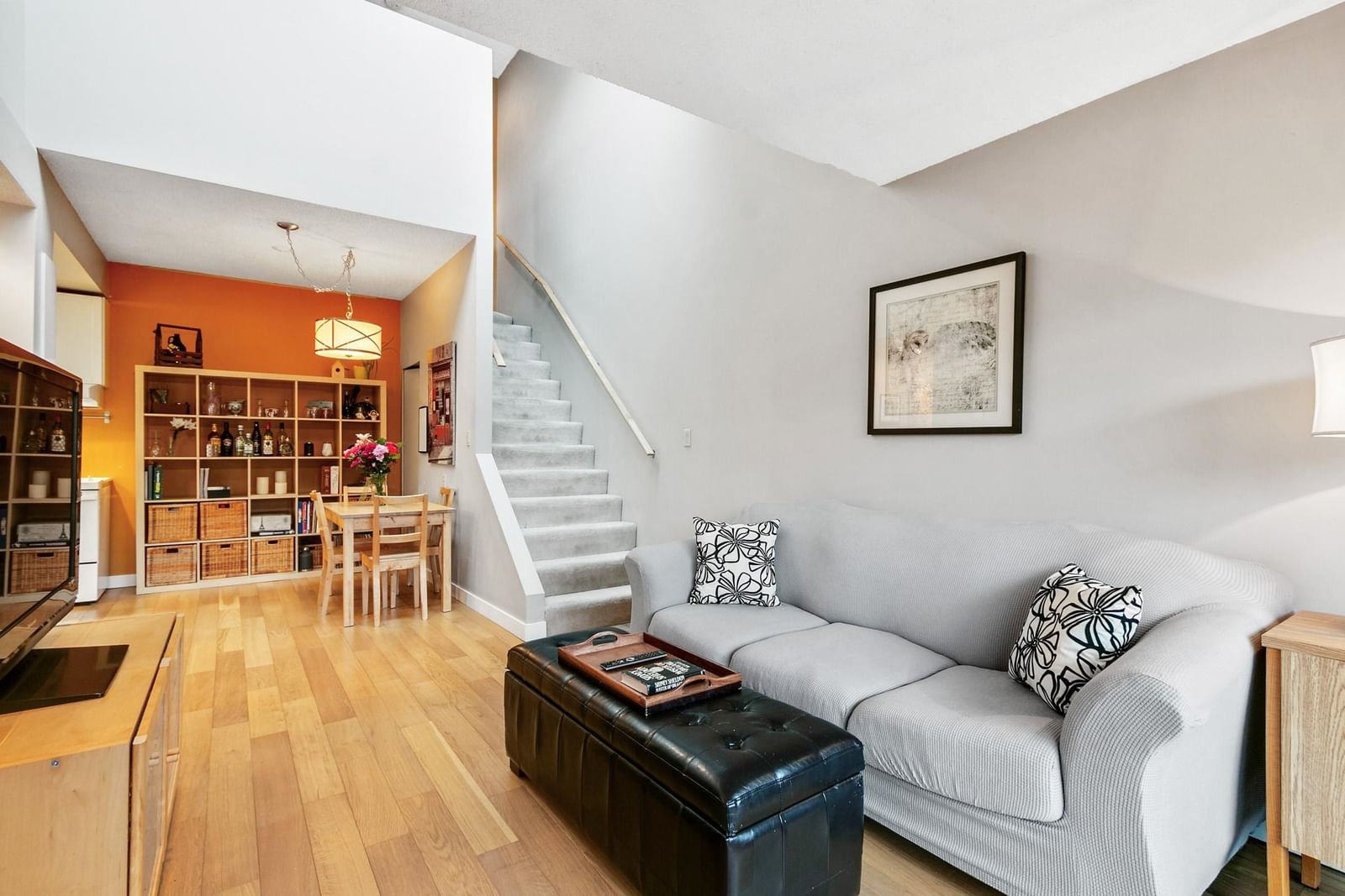 Listing Image 5