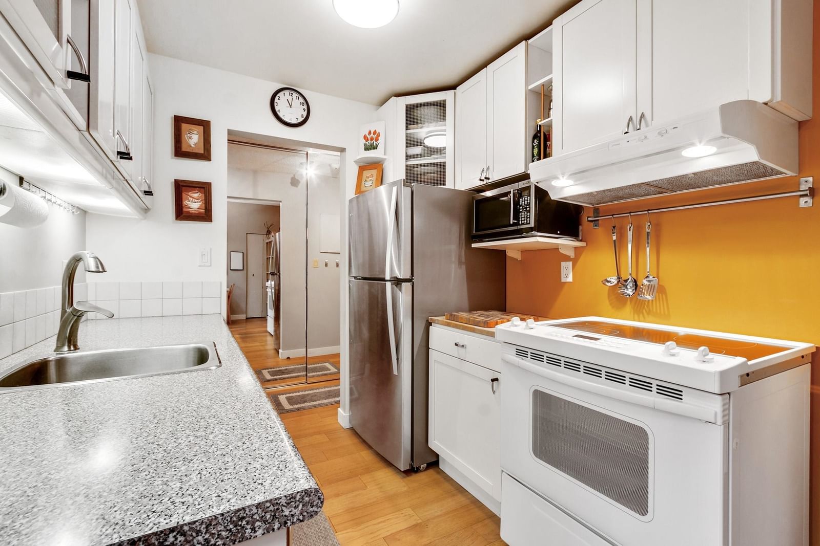 Listing Image 7