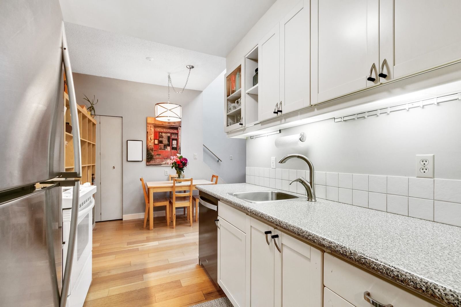 Listing Image 9