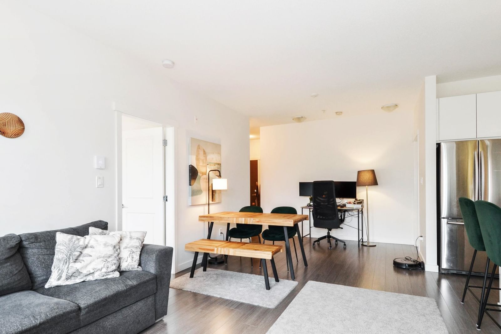 Listing Image 3