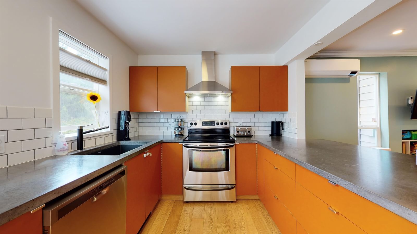 Listing Image 7