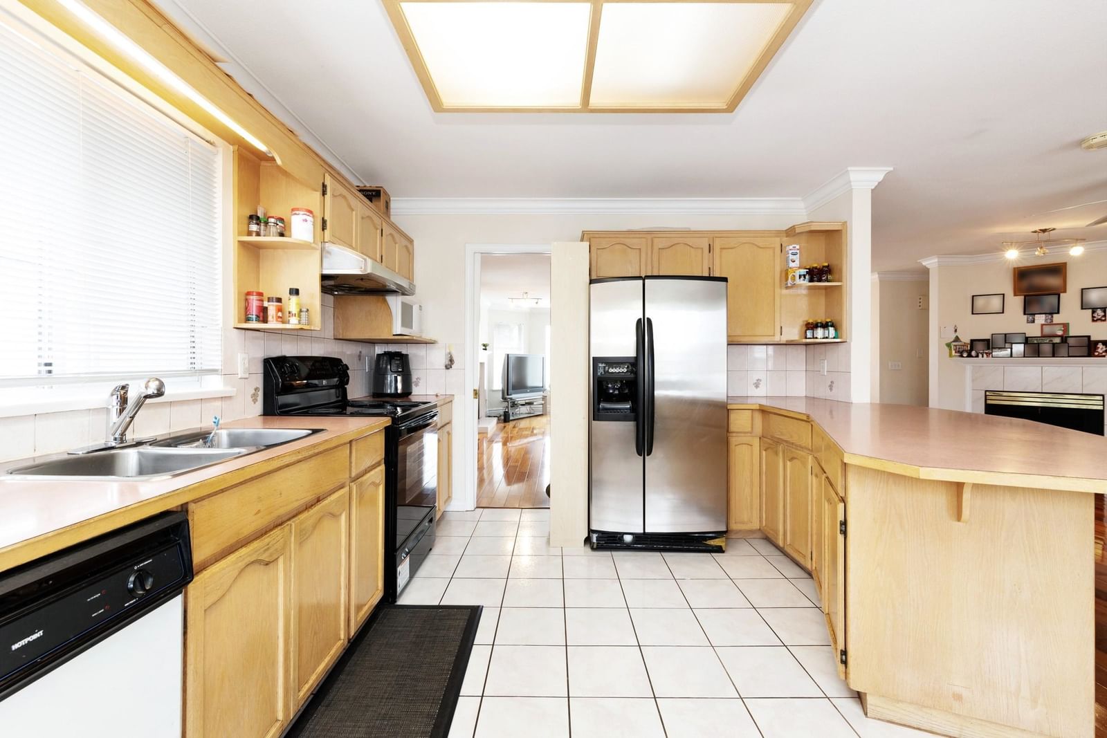 Listing Image 12
