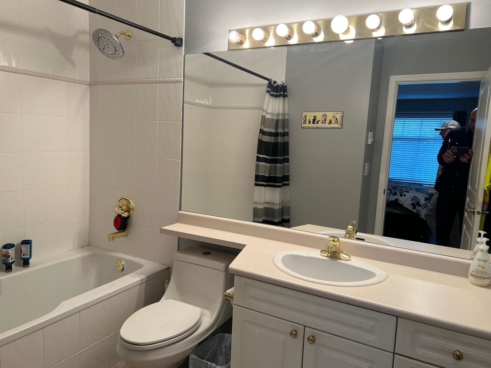 Listing Image 12