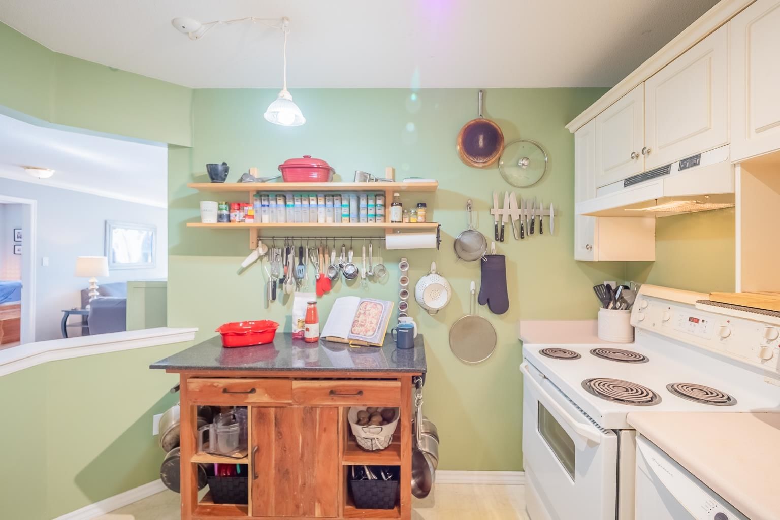 Listing Image 12