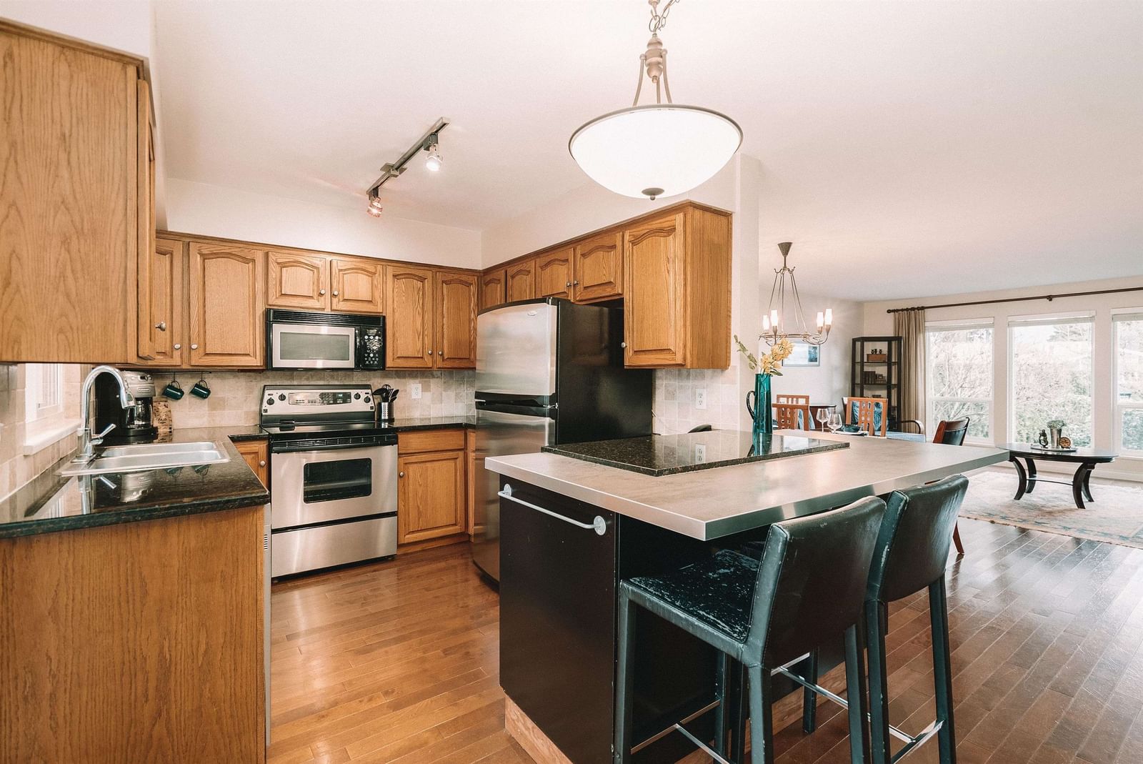 Listing Image 9