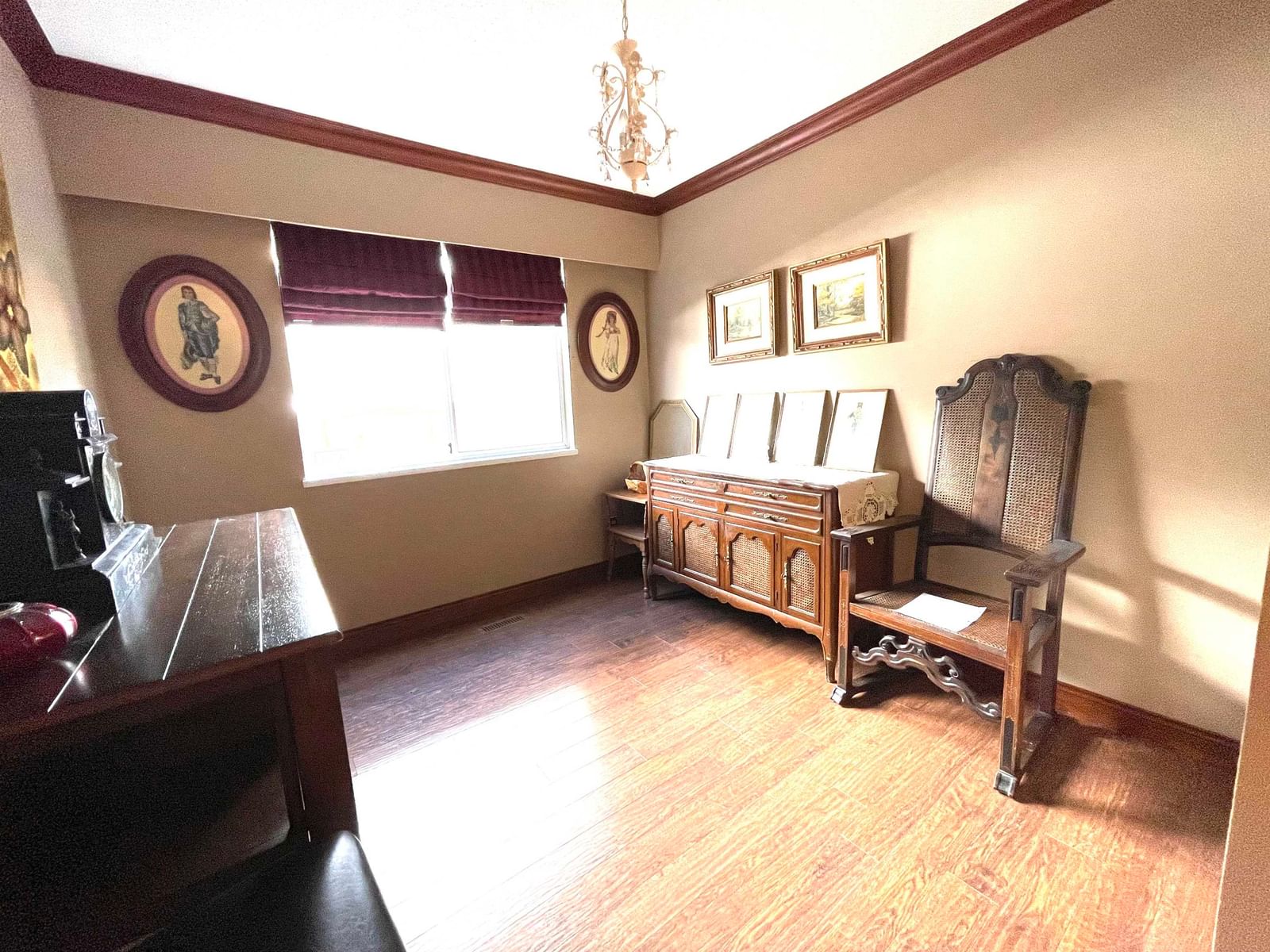 Listing Image 8
