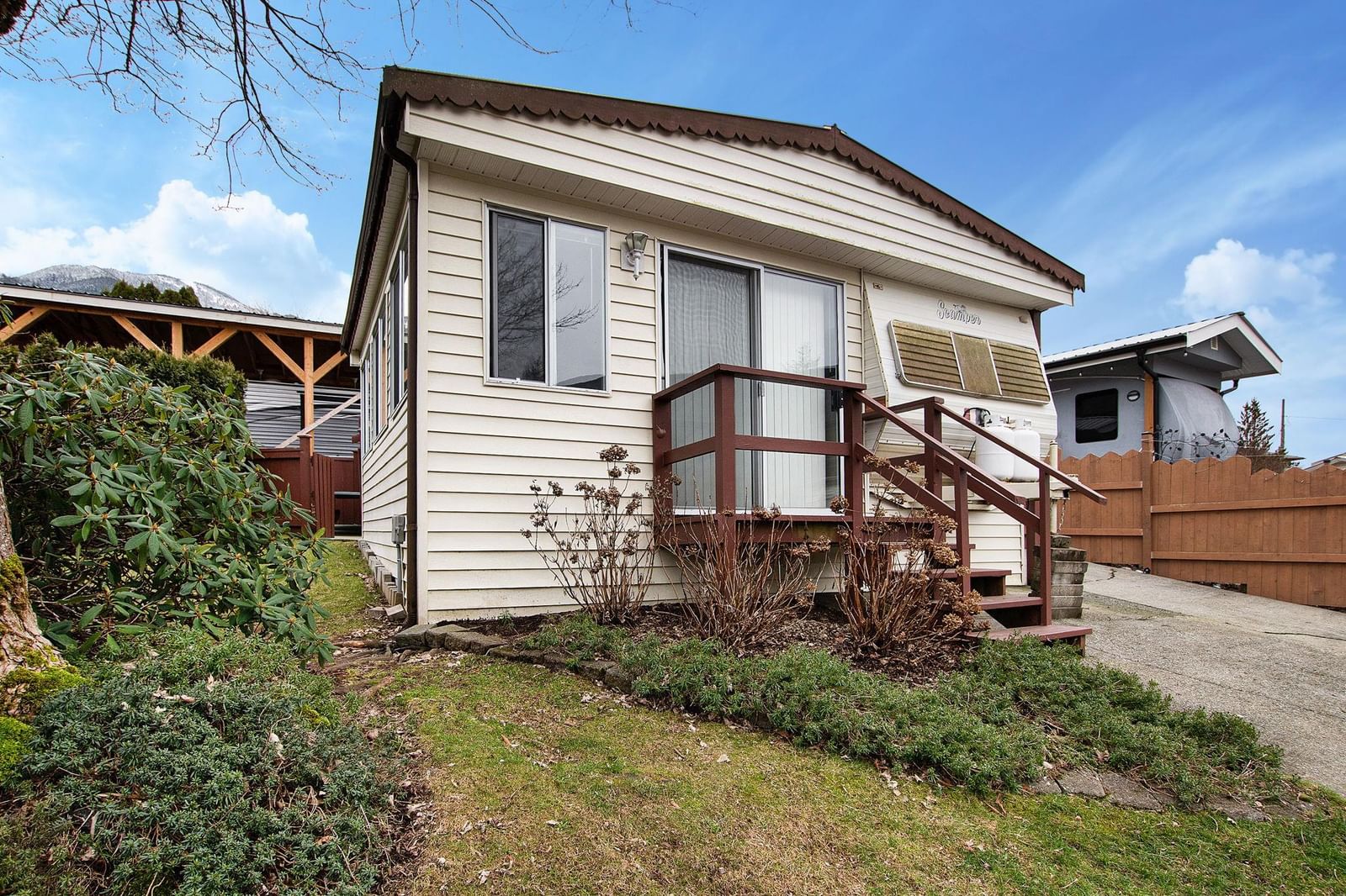 Listing Image 5