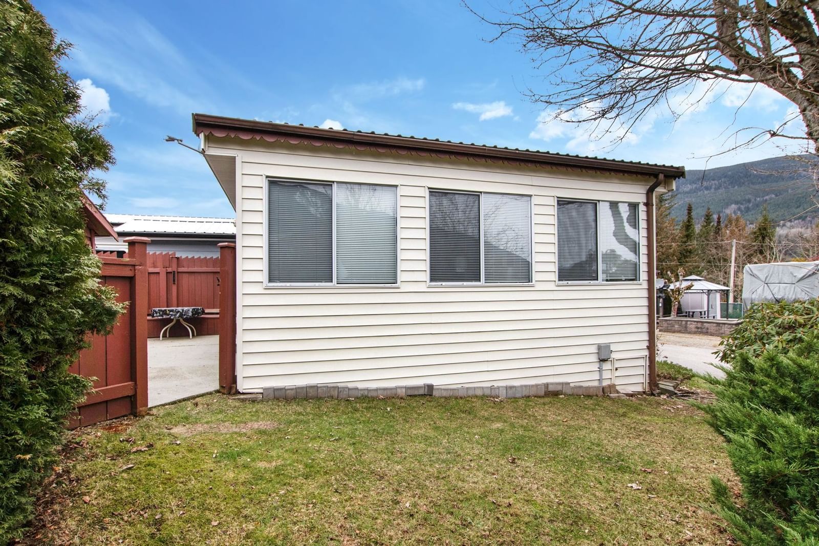 Listing Image 6