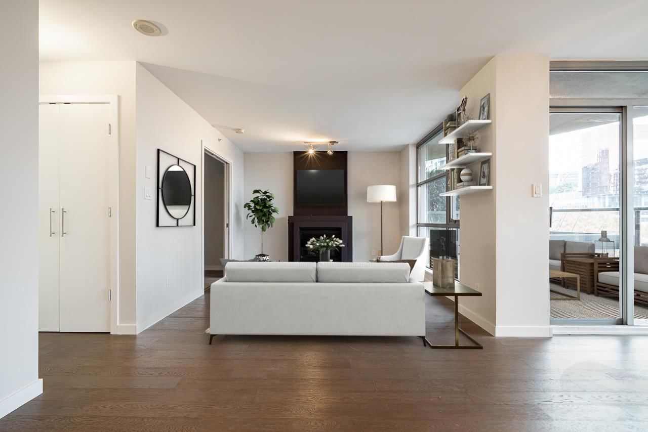 Listing photo 3