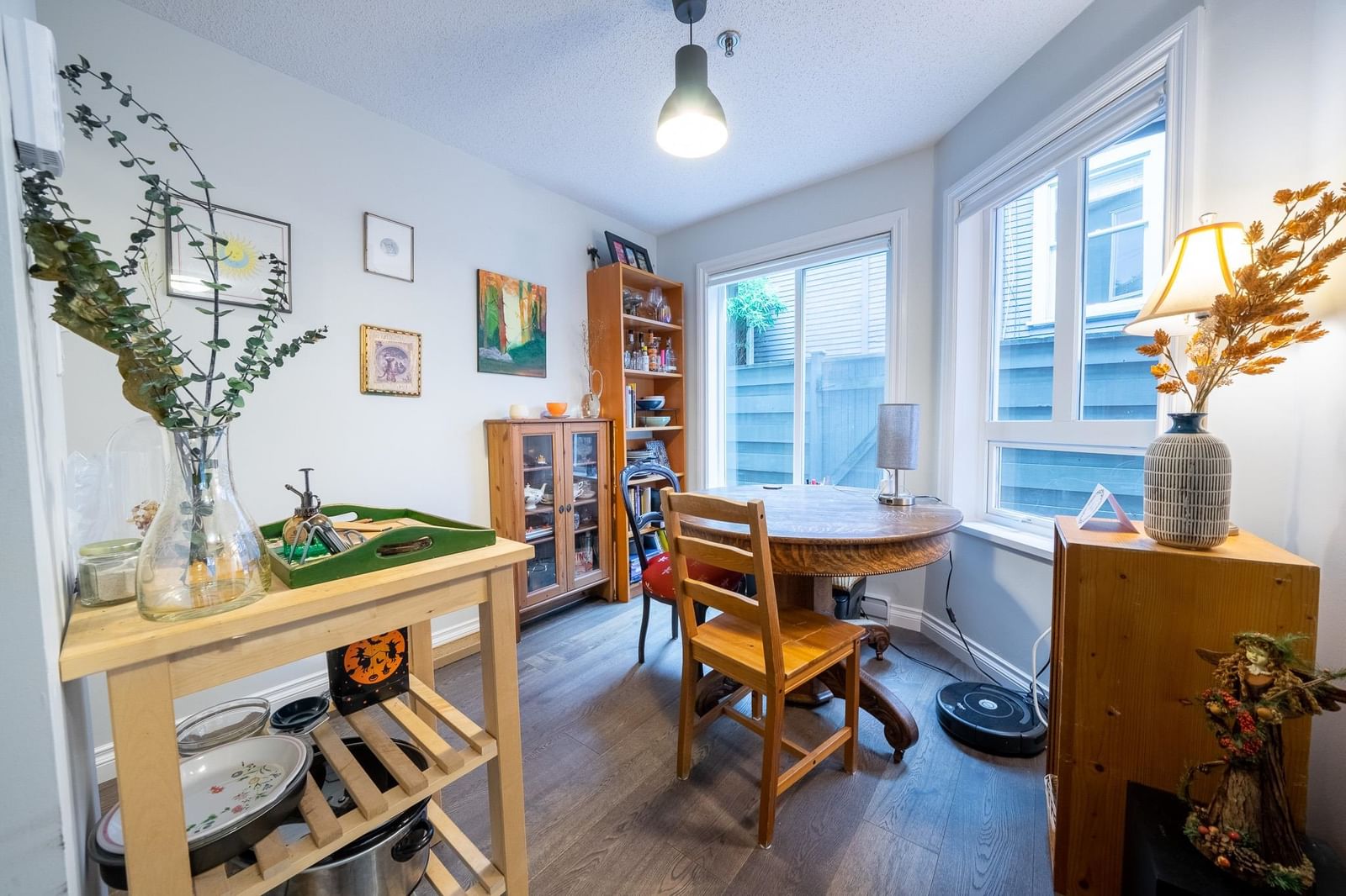 Listing Image 11