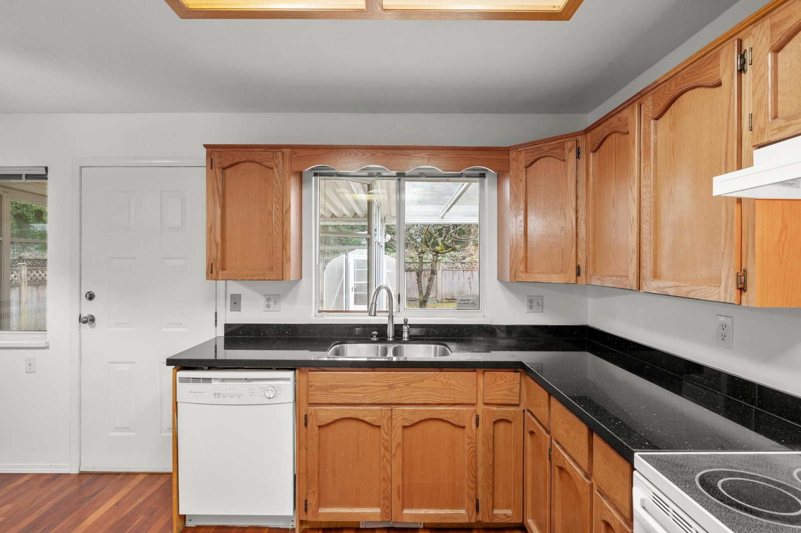 Listing Image 16