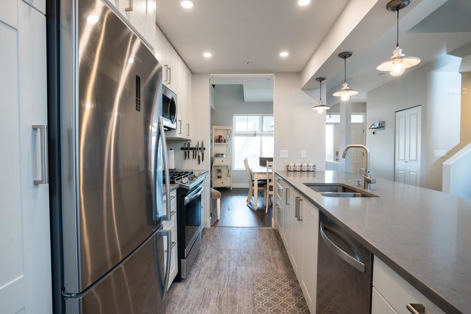 Listing Image 12