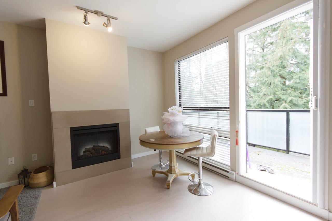 Listing Image 4