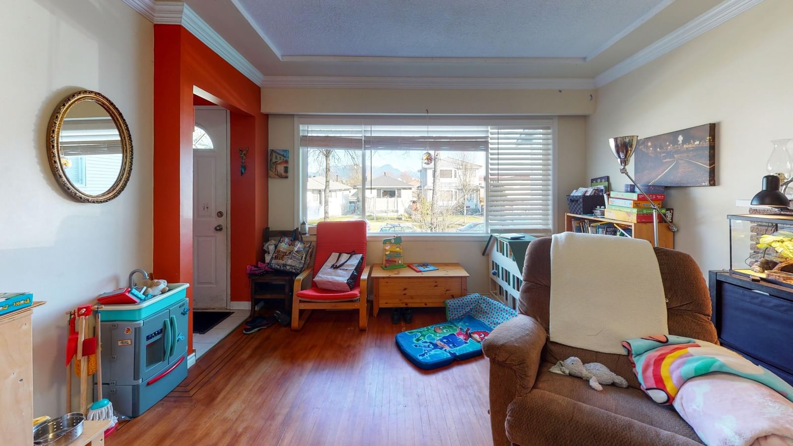 Listing Image 4