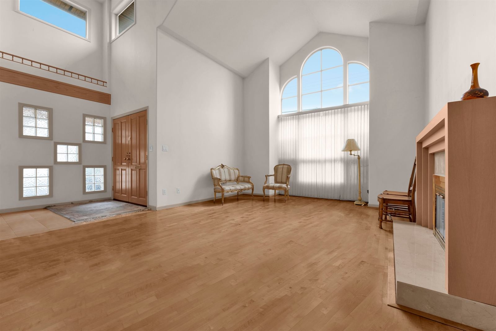 Listing Image 5