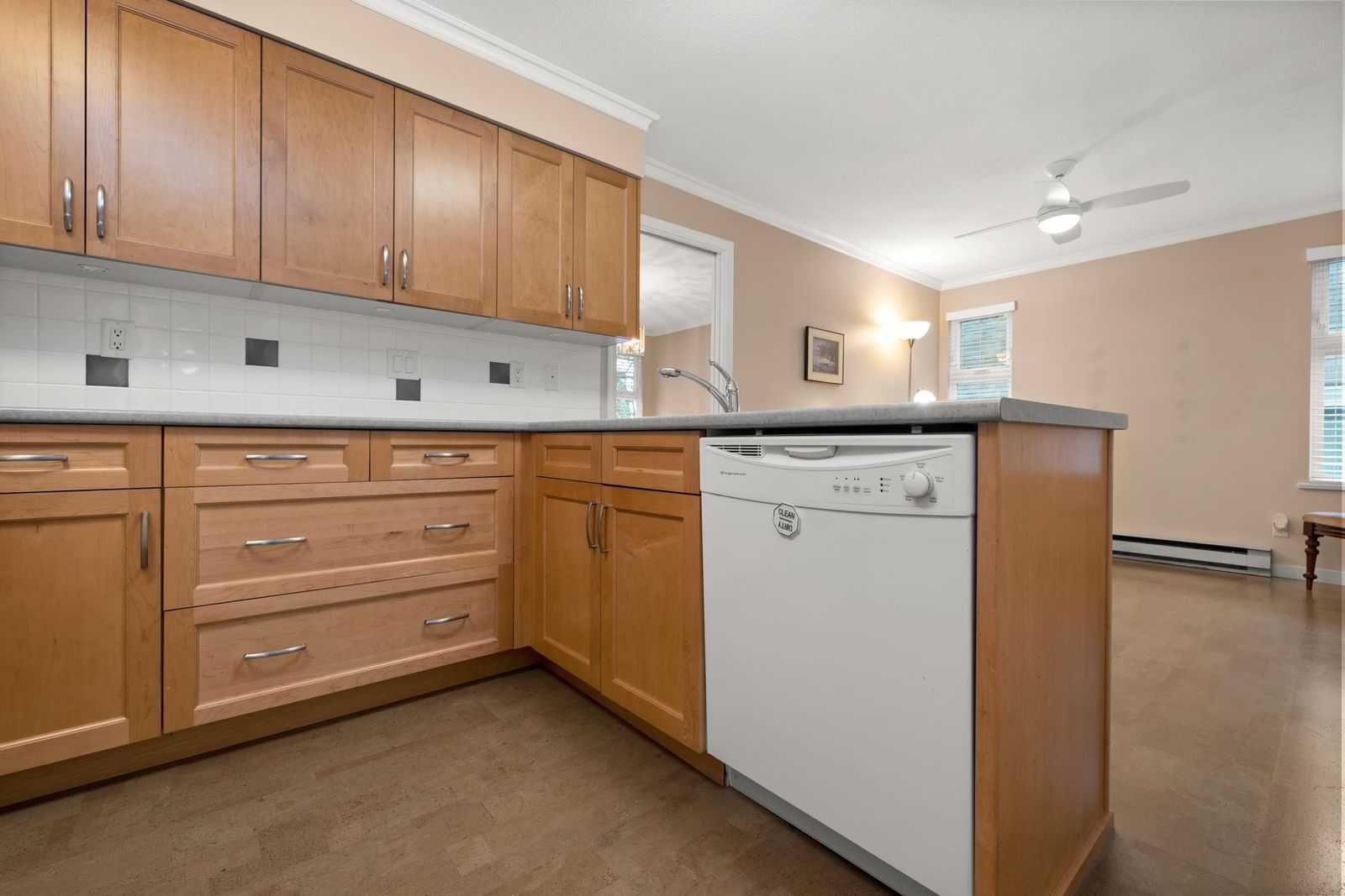 Listing Image 6