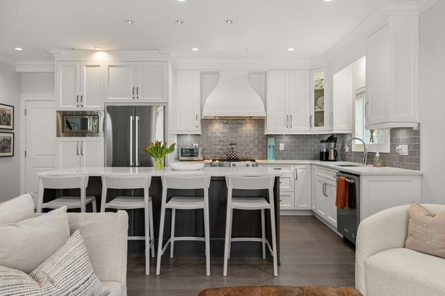 2 - 214 6th Street