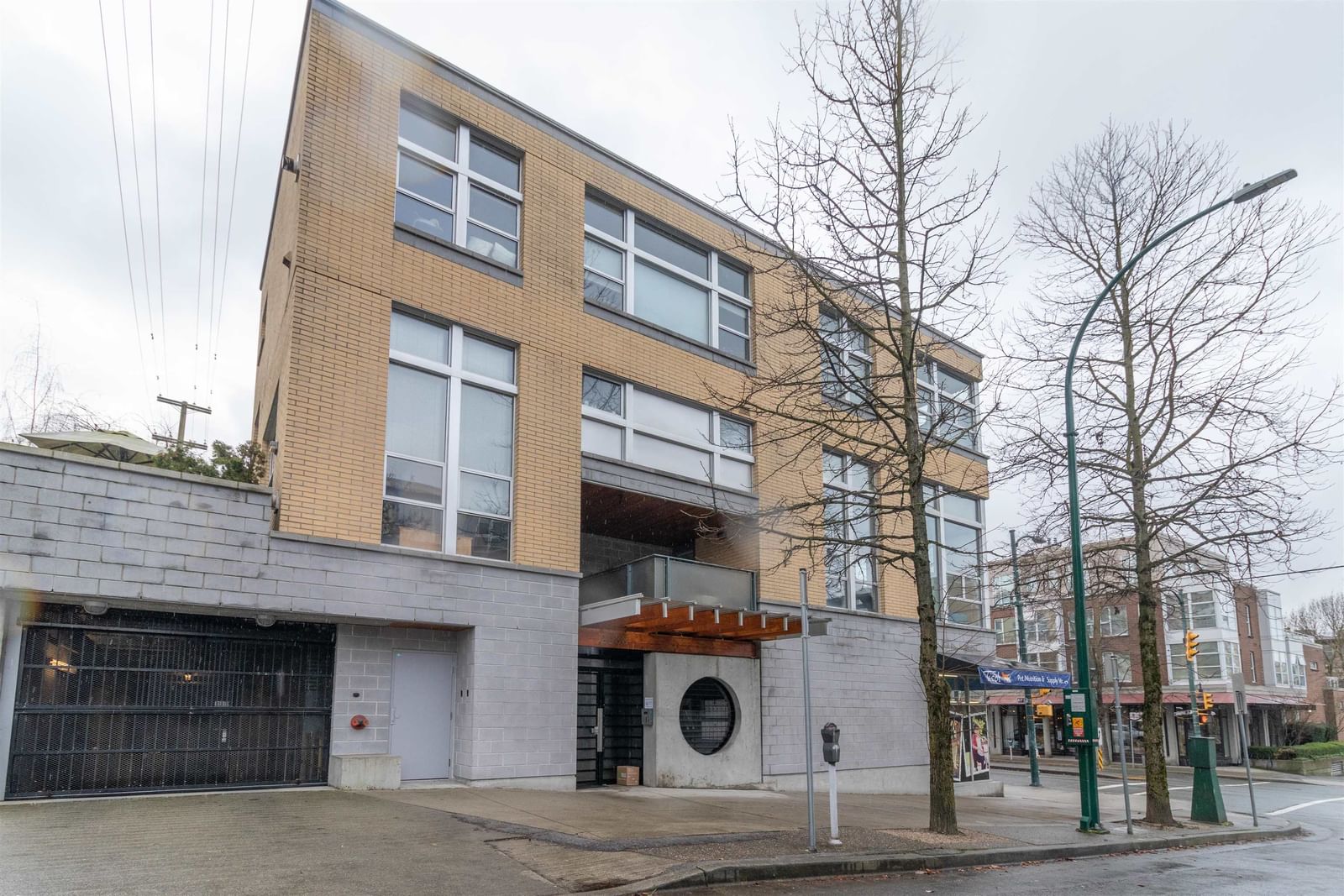 Listing Image 3