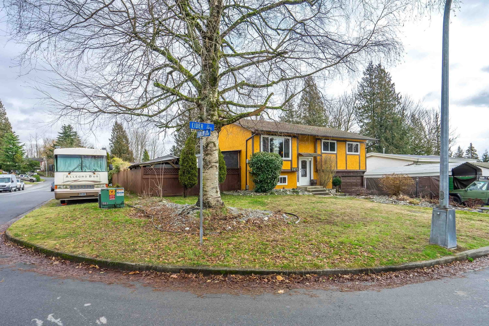 Listing Image 4