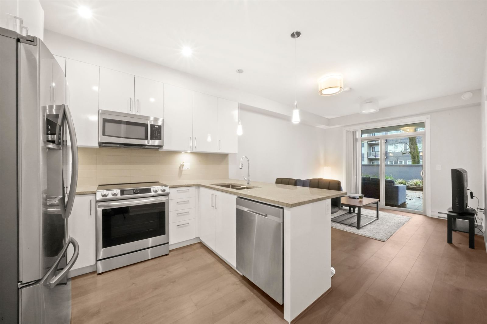 Listing Image 12