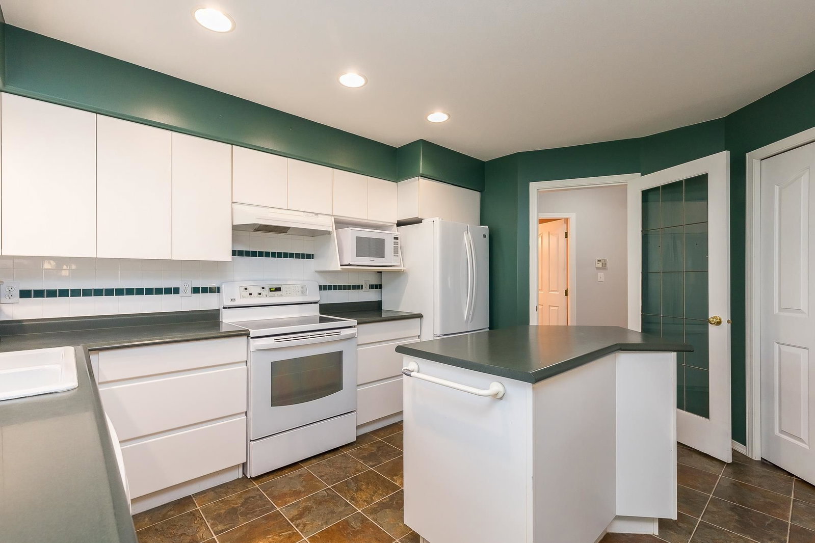 Listing Image 11