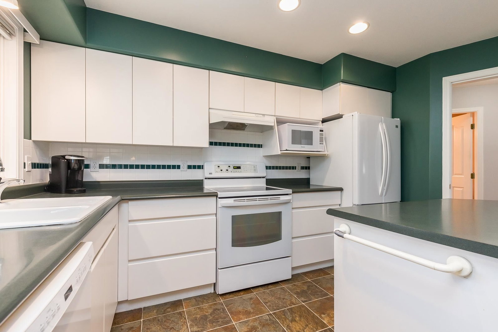 Listing Image 12