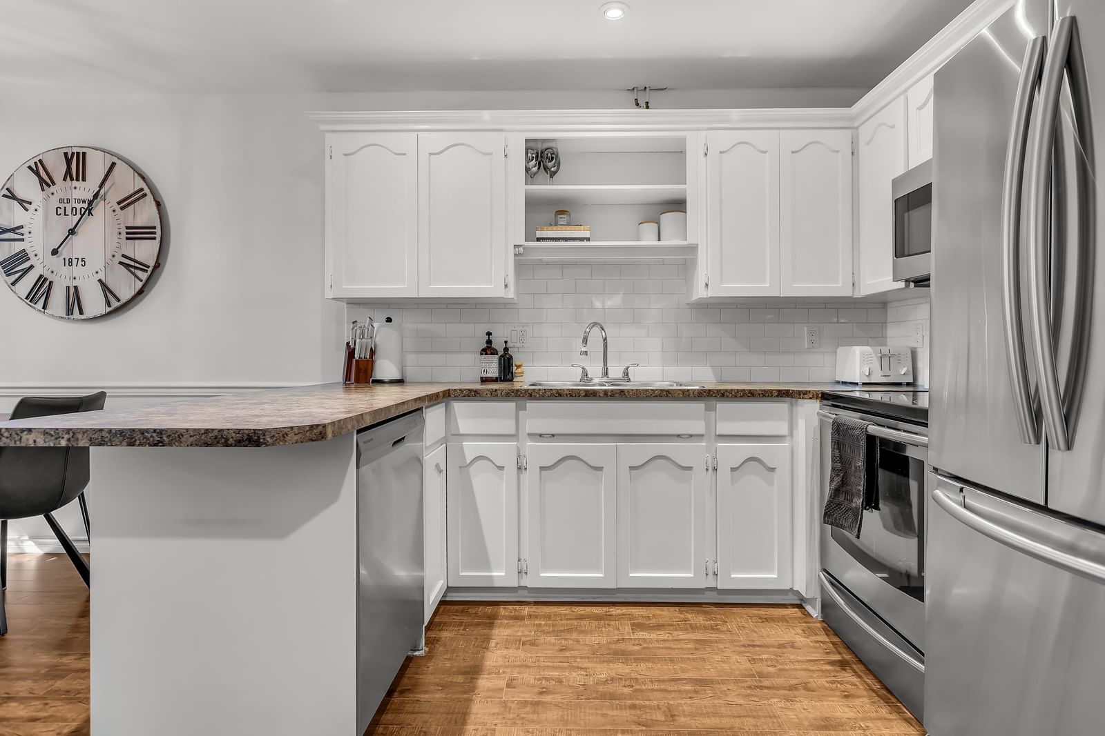 Listing Image 9