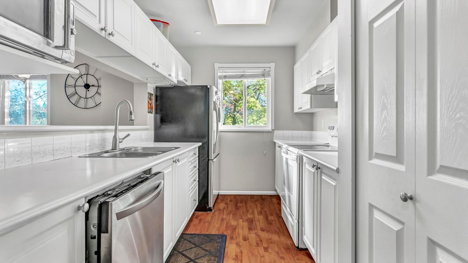 Listing Image 14
