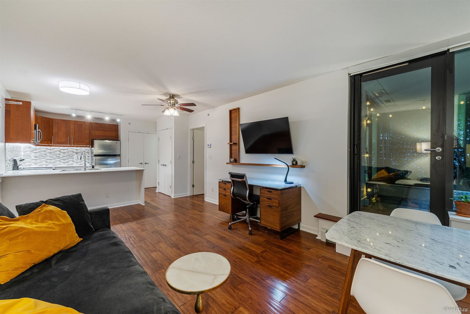 Listing Image 4